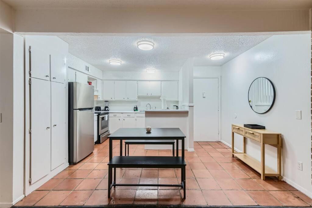 Your 2B Getaway - Sleeps 6 - Pool, Pkg - Walk Dtwn Austin Exterior foto